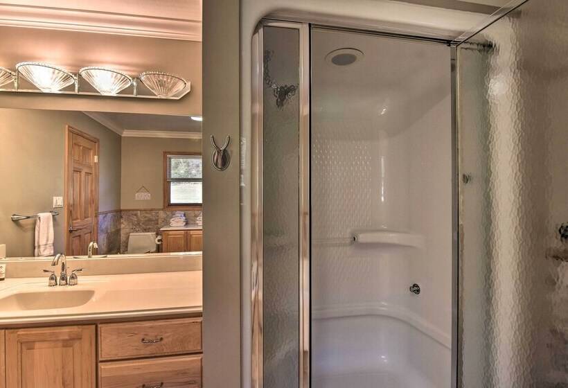 Blue Ridge Cabin On 6 Acres: Hot Tub & Mtn Views!