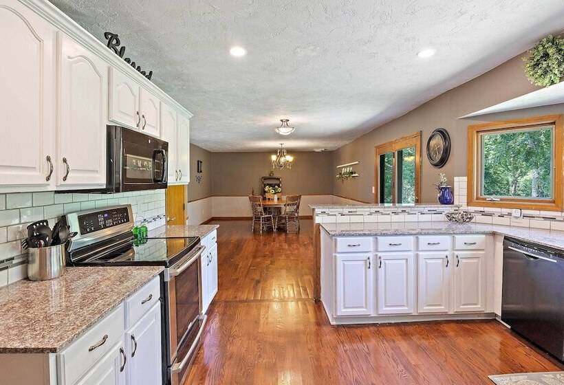 Tranquil Family Home W/ Yard, 14 Mi To Springfield