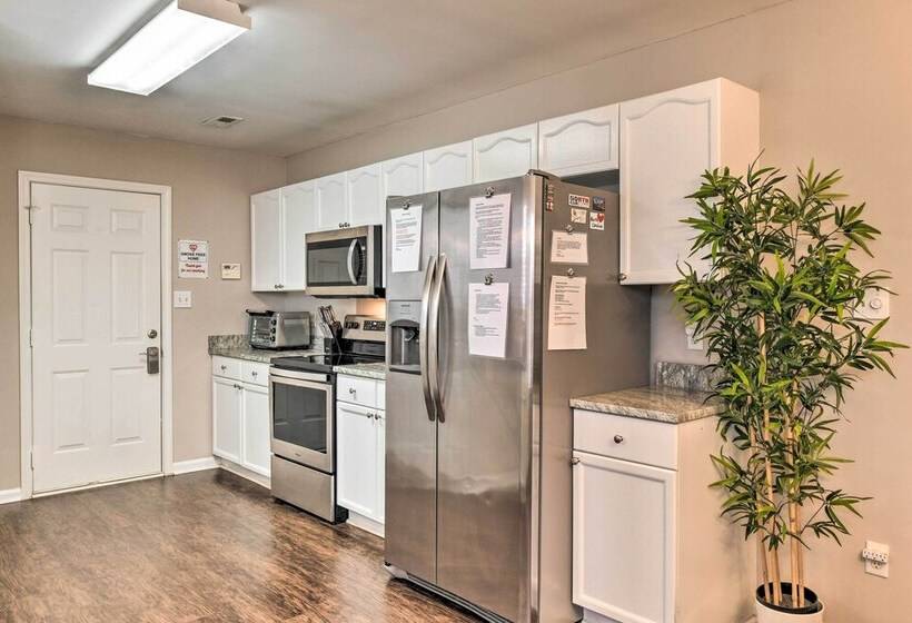 Charlotte Family Retreat W/ Deck, Near Uncc!