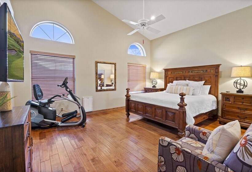 Upscale Phoenix Oasis W/ Small Private Pool & Spa!