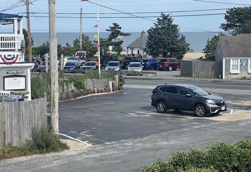 Village Green Motel