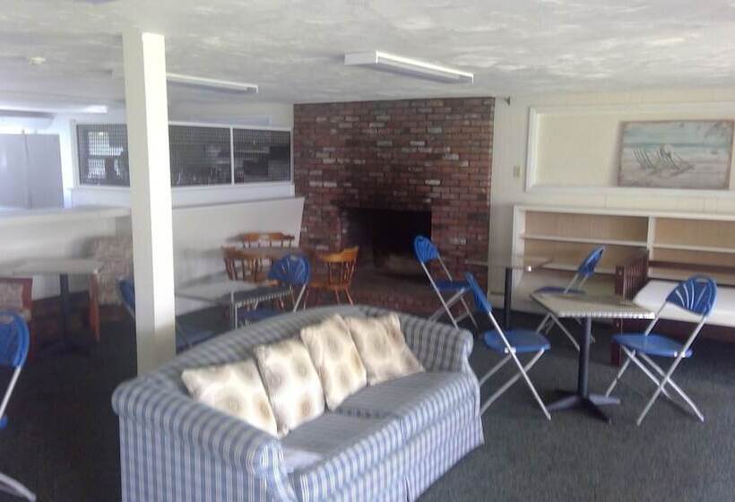Village Green Motel