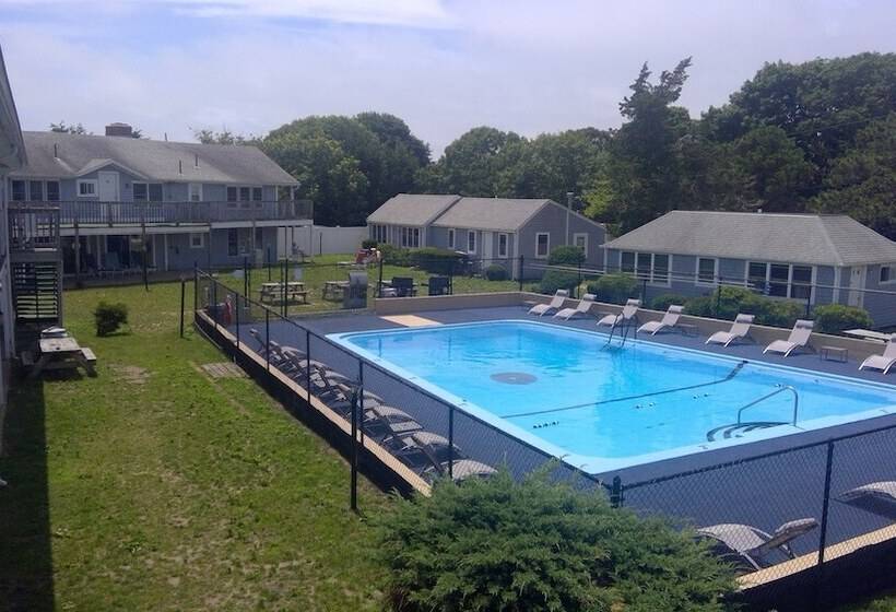 Village Green Motel