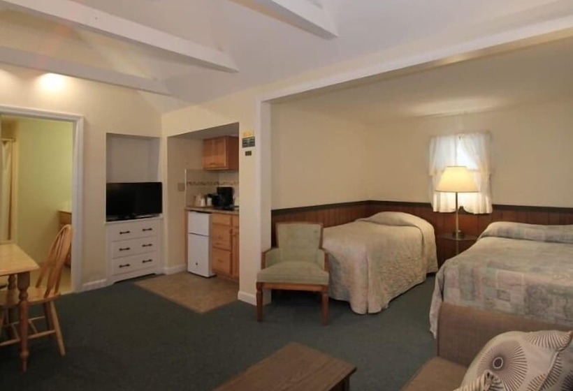 Village Green Motel