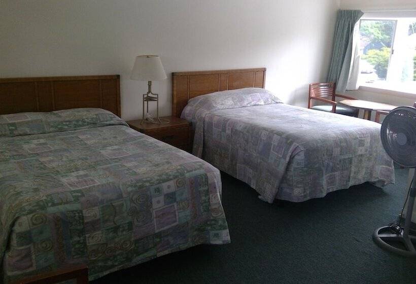 Village Green Motel