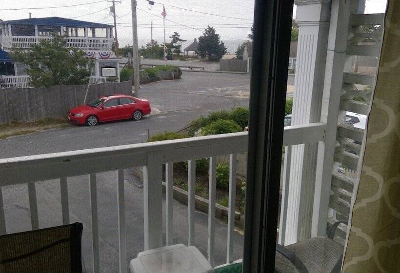 Village Green Motel