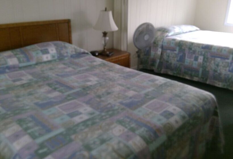 Village Green Motel