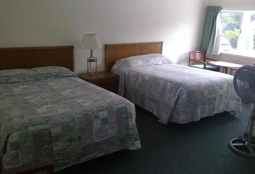 Village Green Motel