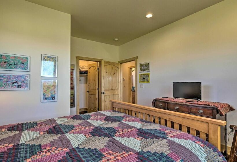 Arkansas River Valley Casita: 9 Acre Hayfield!