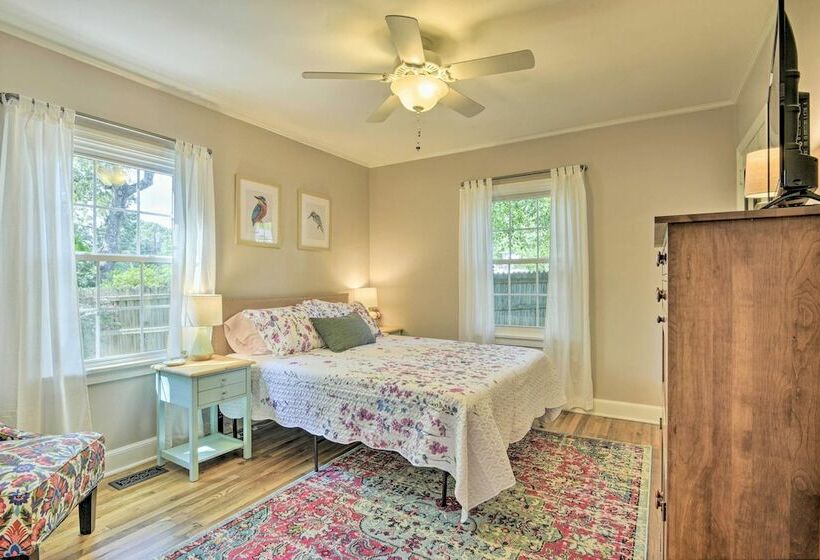 Bright Home W/ Yard In Historic Fuquay Varina!