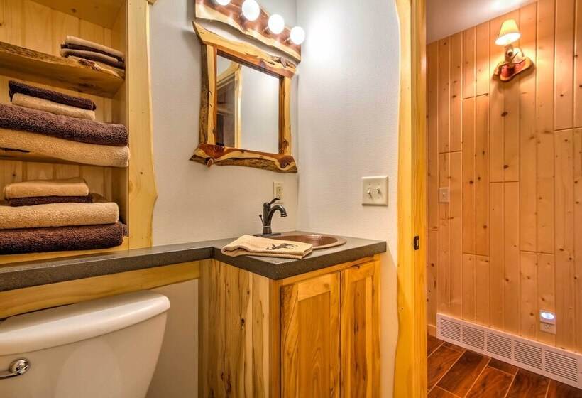 Cabin By The River: Visited By Treehouse Masters!