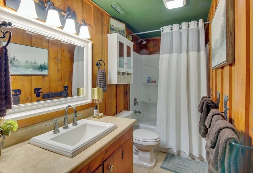 Cabin In Lake Lure; Near Chimney Rock & Asheville!