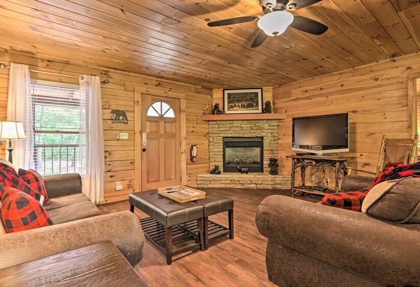 Cabin W/ Deck + Fireplace <3 Mi To Dollywood!