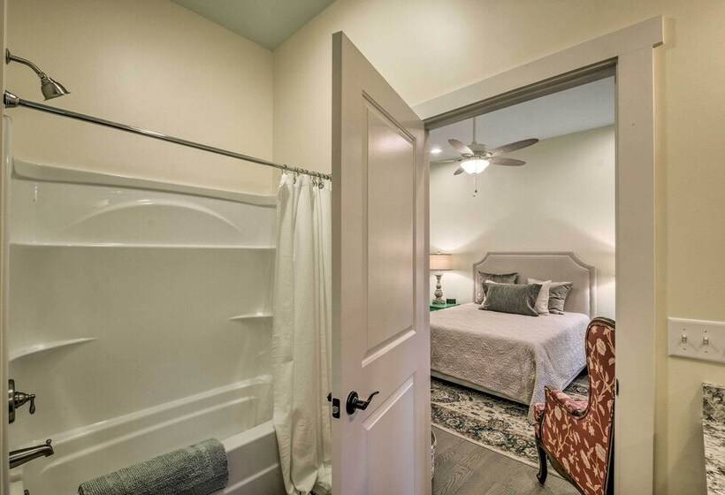 Charming Fairview Home On 40 Acre Horse Farm!