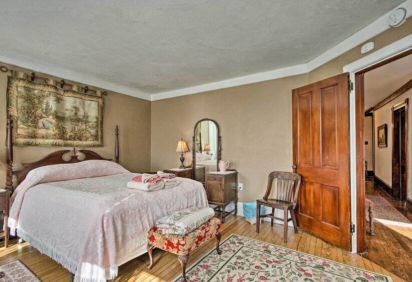 Victorian Home W/ Porch: 6 Mi To Hickory Run Park!