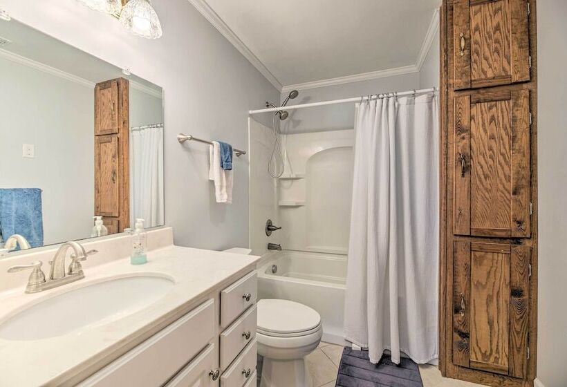 Charming Retreat W/ Water View, Walk To Downtown