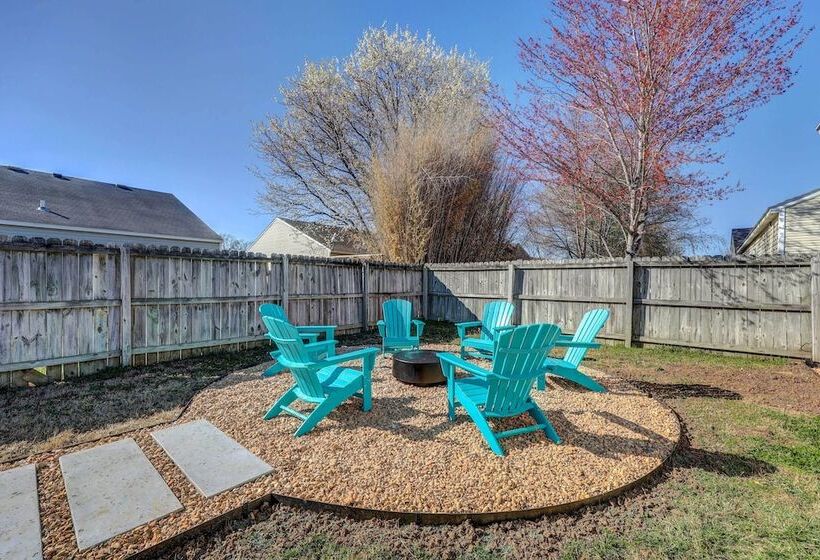 Chic Bentonville Home W/ Patio & Fire Pit!