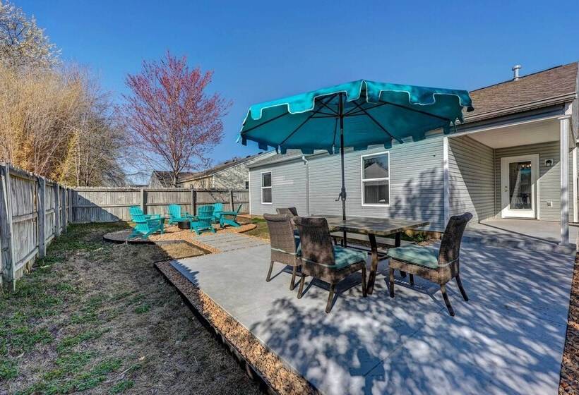 Chic Bentonville Home W/ Patio & Fire Pit!