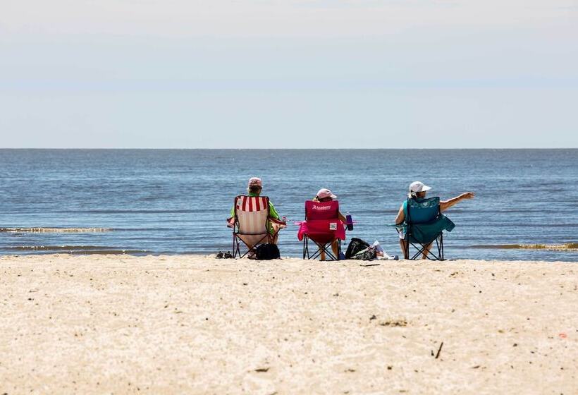 Cloud 9 On The Coast  < 1 Mi To Beach!