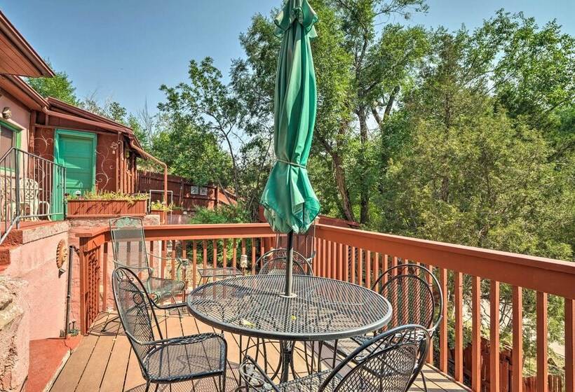 Colorful Bungalow By Pikes Peak/garden Of The Gods