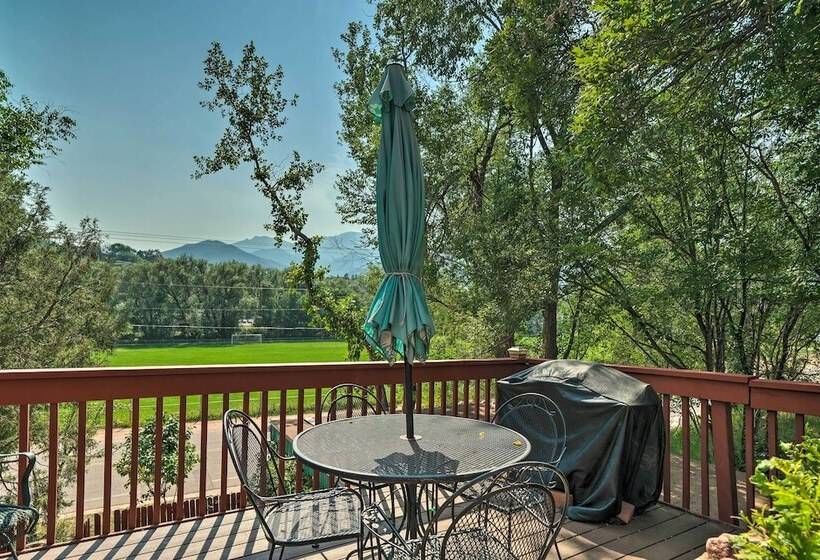 Colorful Bungalow By Pikes Peak/garden Of The Gods