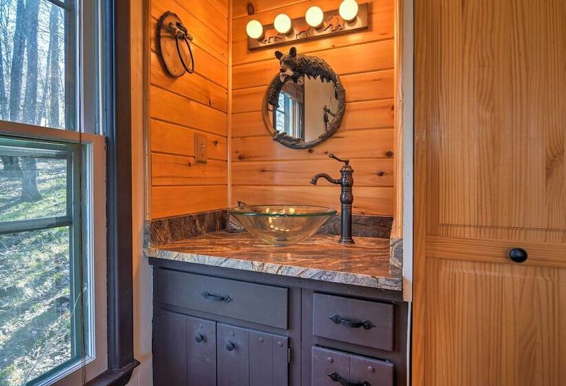 Cozy Beech Mountain Family Retreat W/ 2 Decks!