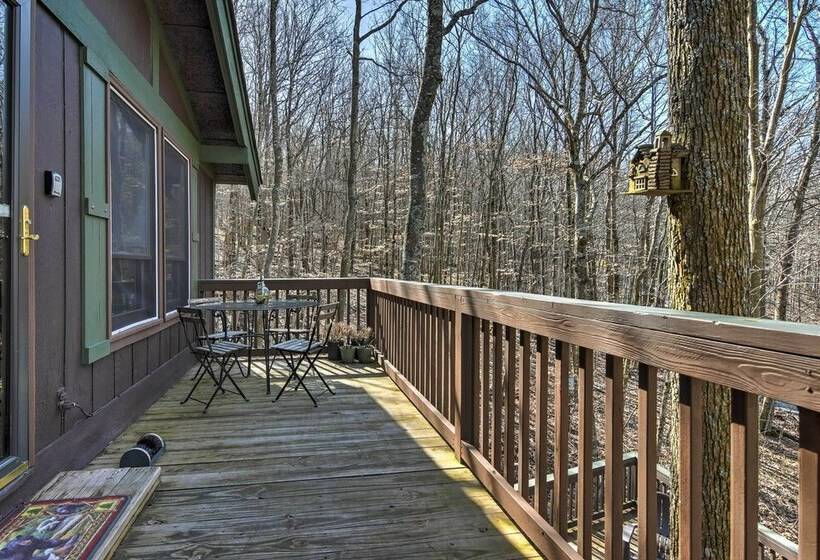 Cozy Beech Mountain Family Retreat W/ 2 Decks!