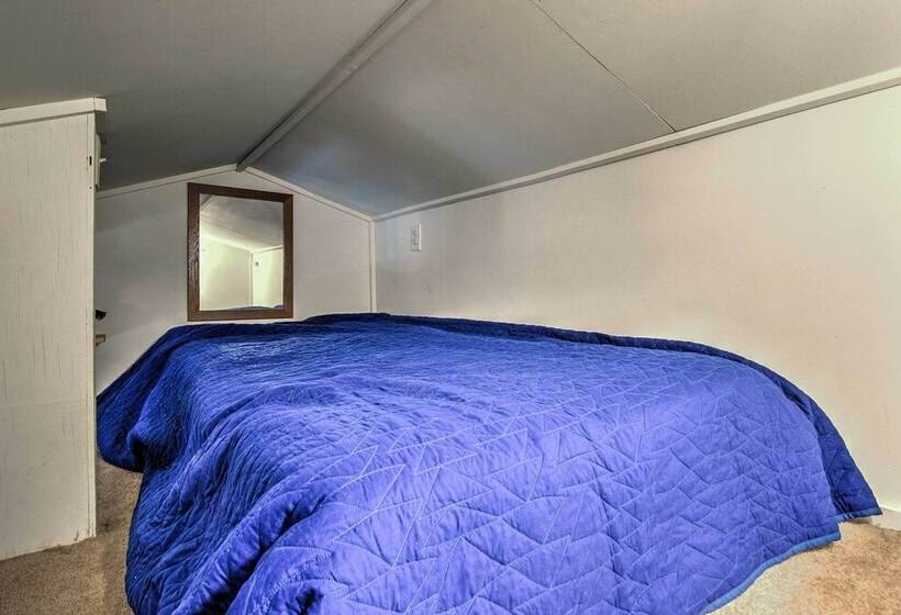 Cozy Beech Mountain Family Retreat W/ 2 Decks!