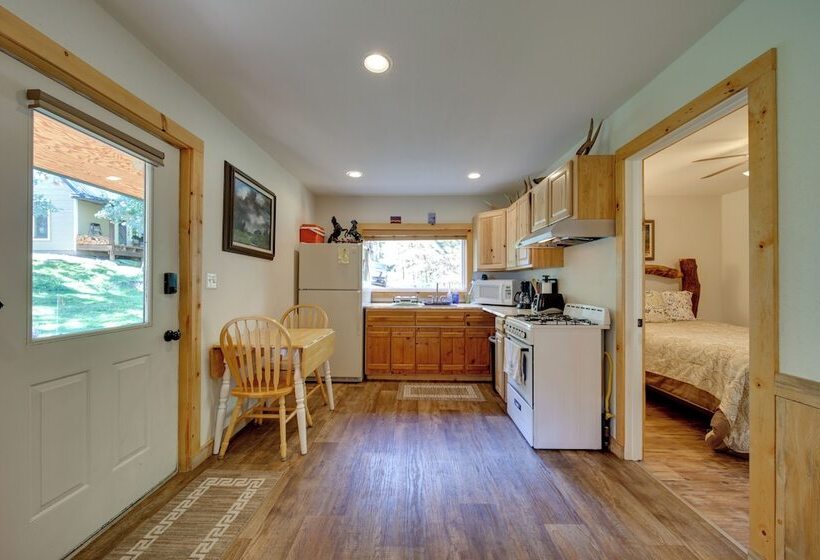 Cozy Countryside Cabin In Robie Creek Park!