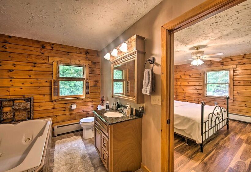 Cozy Family Friendly Pine Grove Cabin W/ Fire Pit!