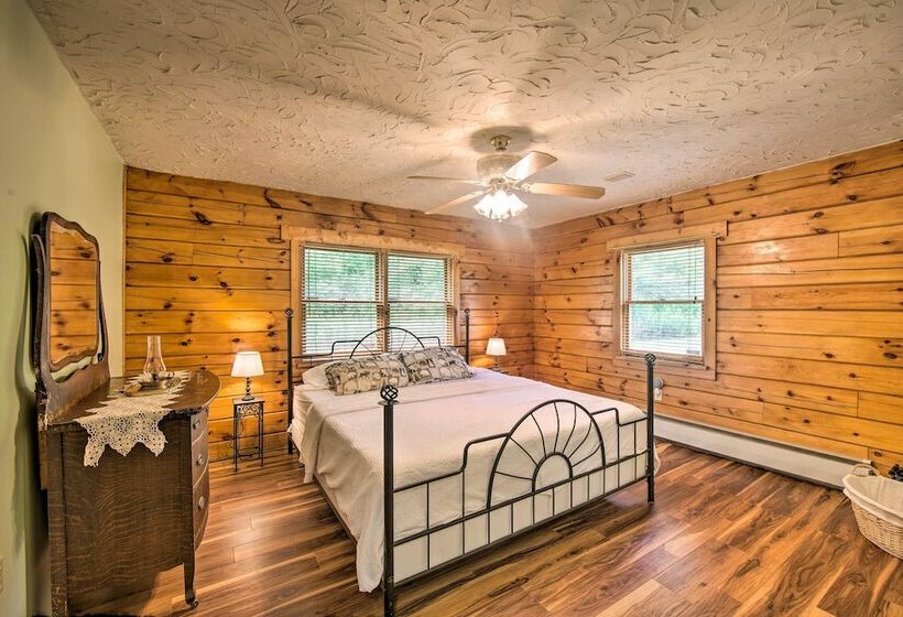 Cozy Family Friendly Pine Grove Cabin W/ Fire Pit!