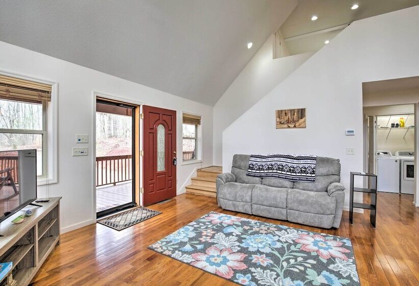 Cozy Hayesville Retreat W/ Deck & Mtn Views!