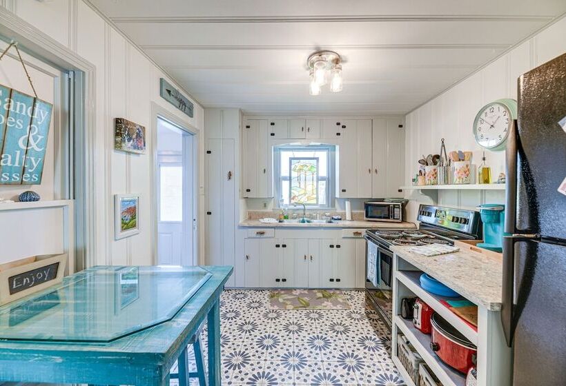 Cozy Cottage W/ Patio < 2 Mi To Rockport Beach!