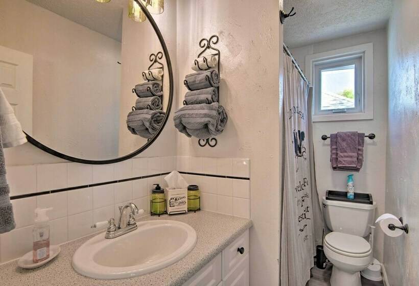 Walk To University: Dtown Laramie Home!