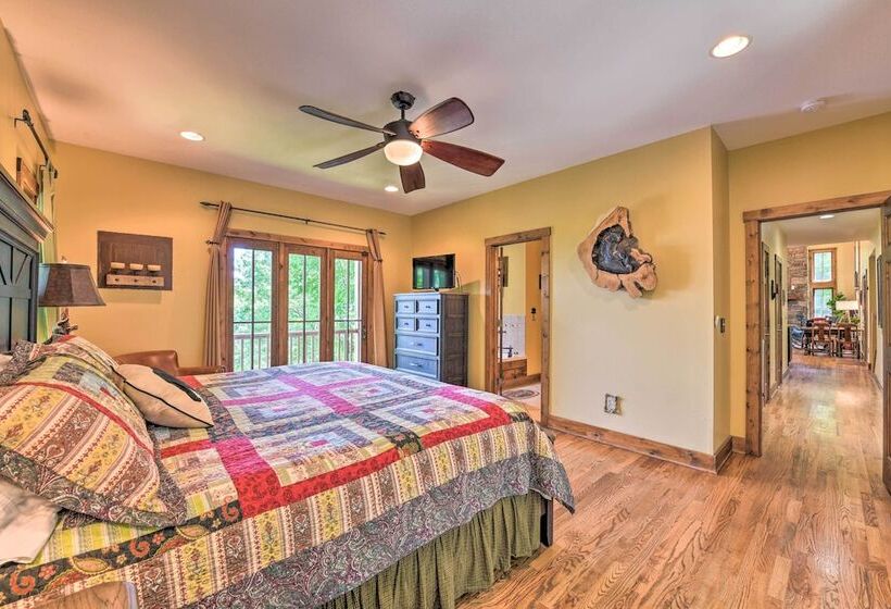 Eagle View Lodge   Luxury Home With Hot Tub!