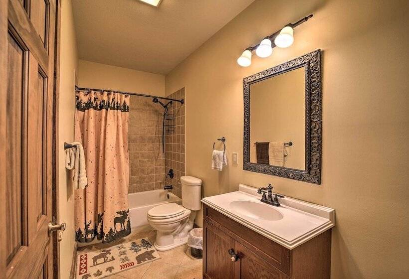 Eagle View Lodge   Luxury Home With Hot Tub!
