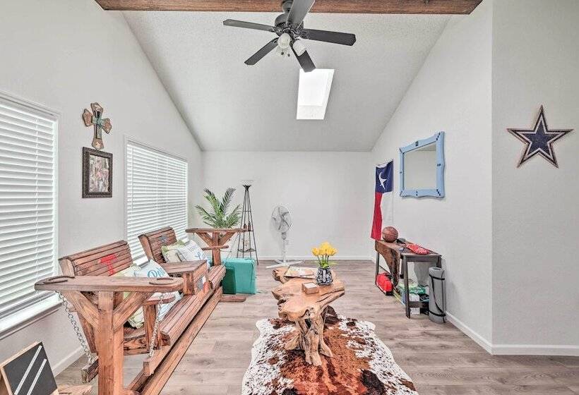 Fort Worth Home < 1 Mi To Eagle Mountain Lake