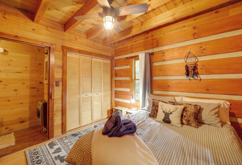 Gorgeous Boone Area Cabin W/ 2 Decks + Fireplaces!