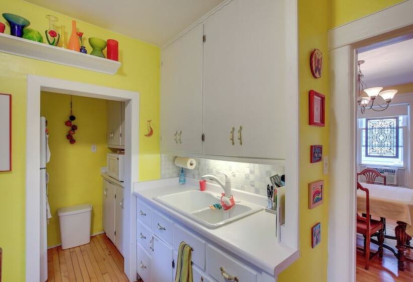 Historic Home W/ Sunroom   5 Mi To Lambeau Field!