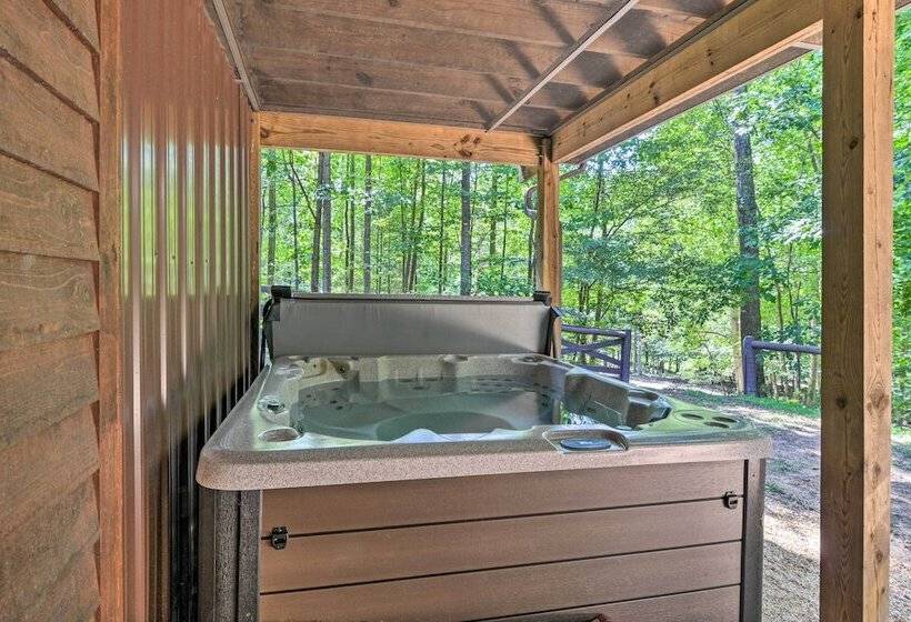 Idyllic Mtn Retreat W/ Hot Tub Near Shenandoah Np!