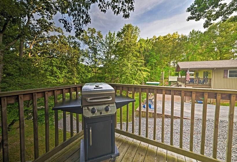 Lake Barkley Home: Private Dock, Kayaks, Fire Pit