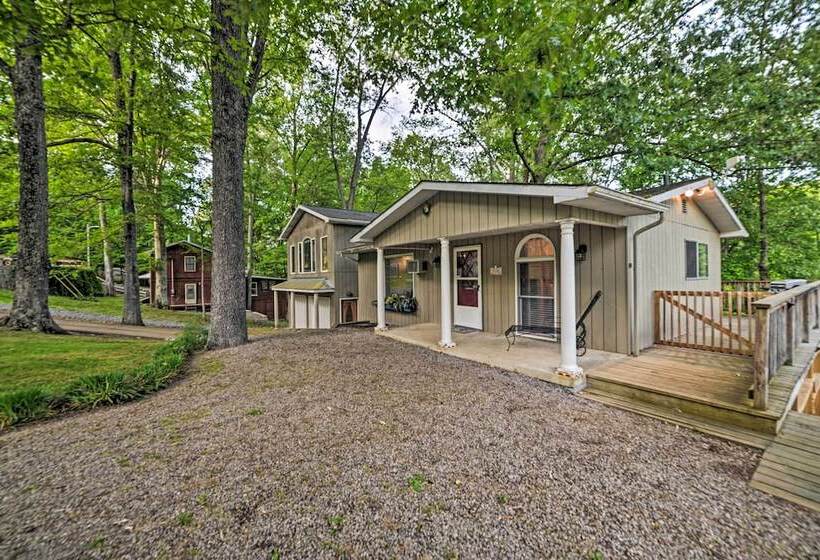 Lake Barkley Home: Private Dock, Kayaks, Fire Pit!