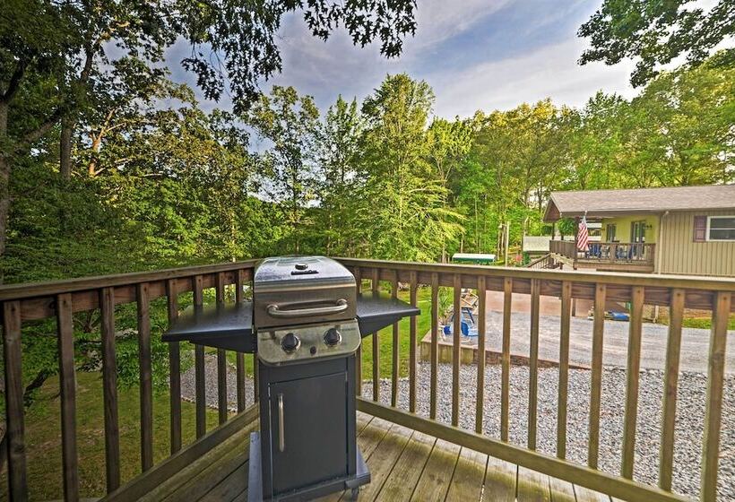 Lake Barkley Home: Private Dock, Kayaks, Fire Pit!