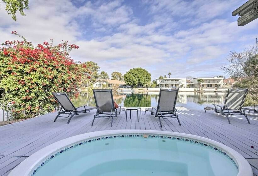 Lakefront Tempe House W/ Sun Deck, Hot Tub & Boats