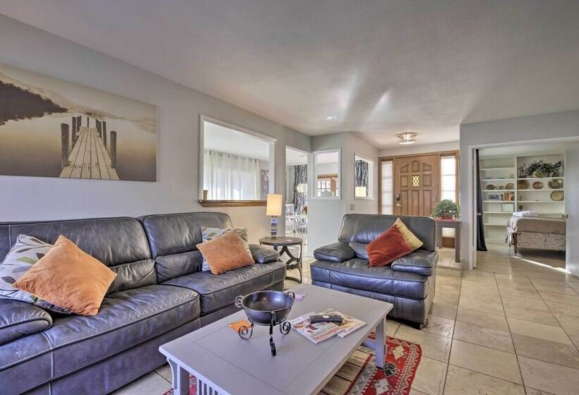 Lakefront Tempe House W/ Sun Deck, Hot Tub & Boats