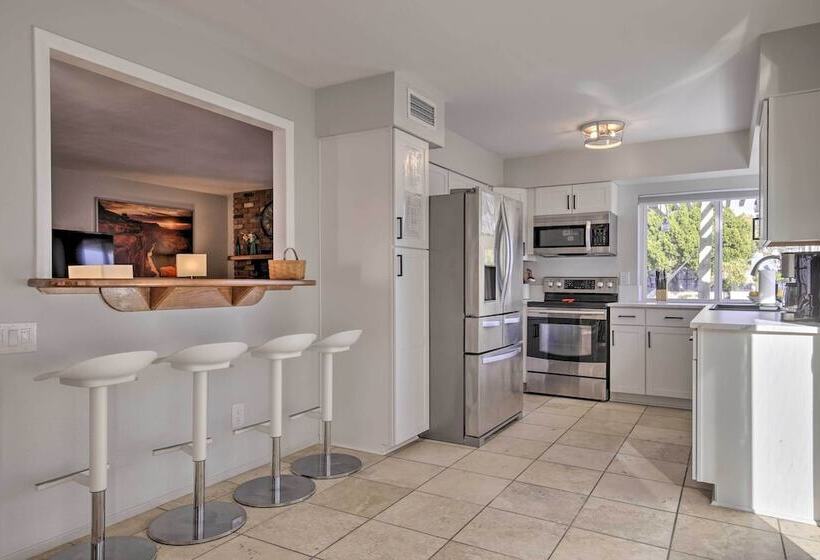 Lakefront Tempe House W/ Sun Deck, Hot Tub & Boats