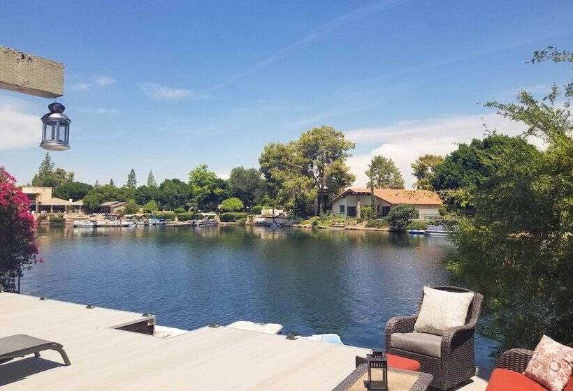 Lakefront Tempe House W/ Sun Deck, Hot Tub & Boats