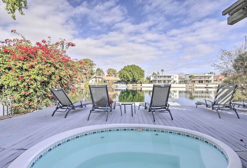 Lakefront Tempe House W/ Sun Deck, Hot Tub & Boats