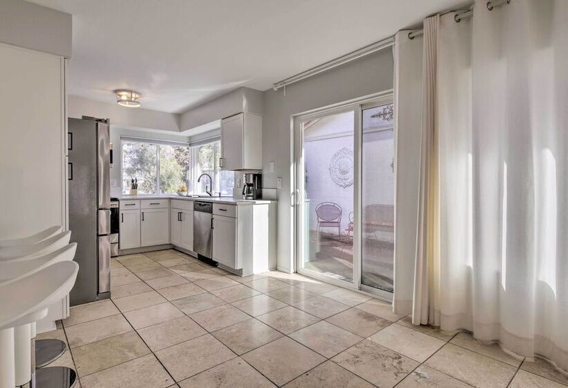 Lakefront Tempe House W/ Sun Deck, Hot Tub & Boats