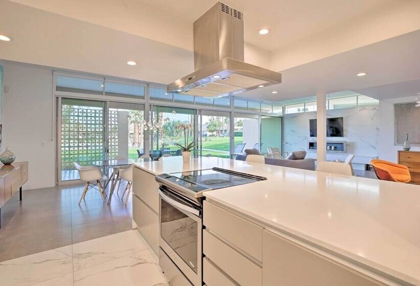 Luxe Palm Desert Home: Patio, Grill & Mtn Views!